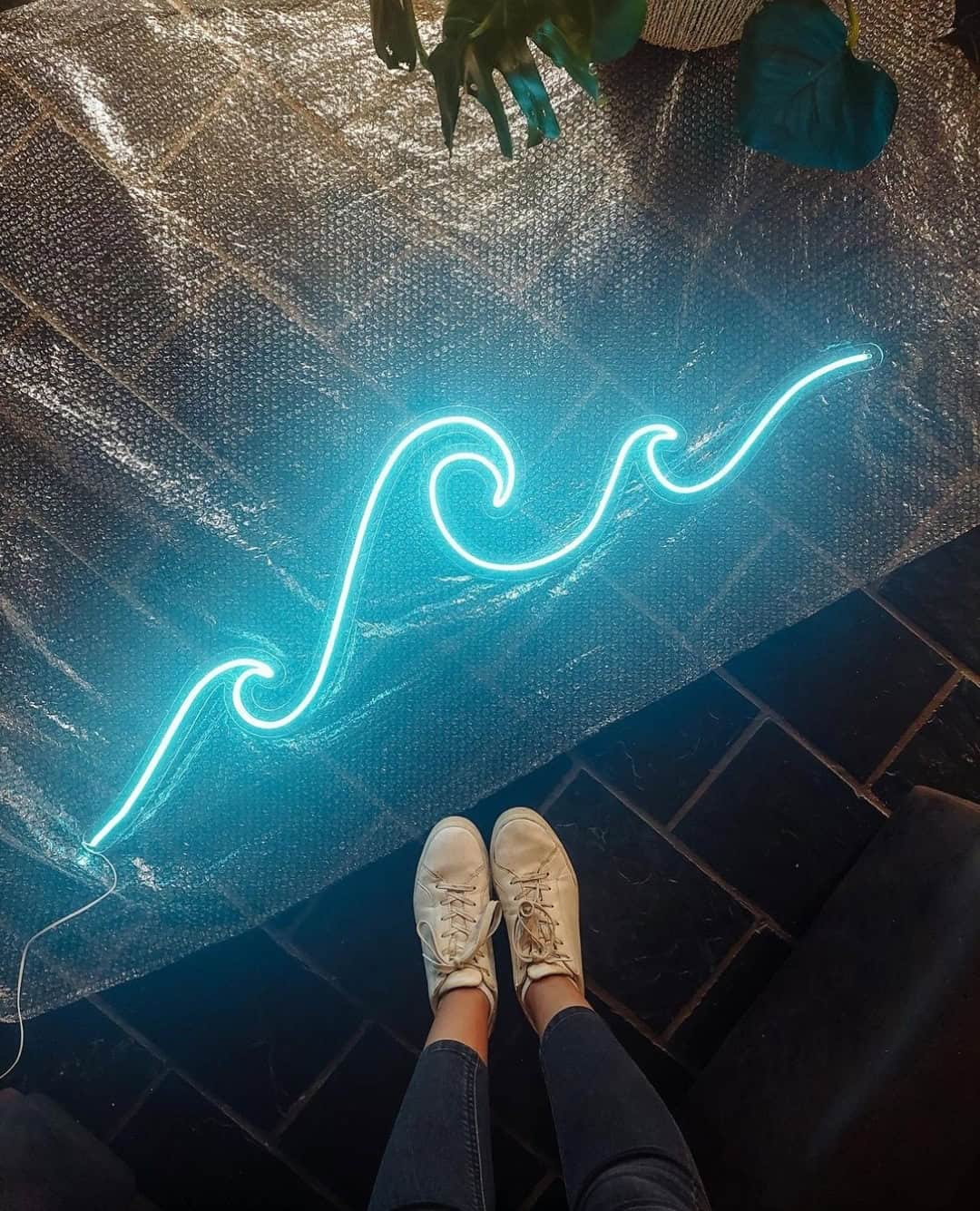 Long Wave Neon - Image 2